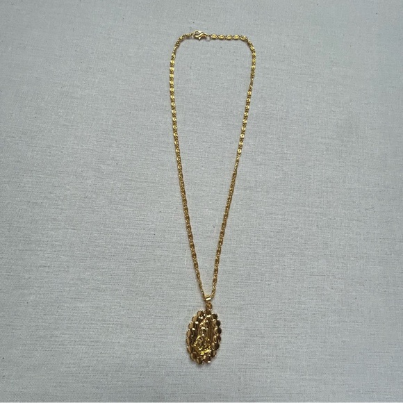 Gold Chain Virgin Mary Mob-Wife Rose Border Pendant Necklace - Picture 6 of 9